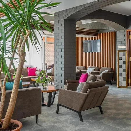 Lepanina Hotel *